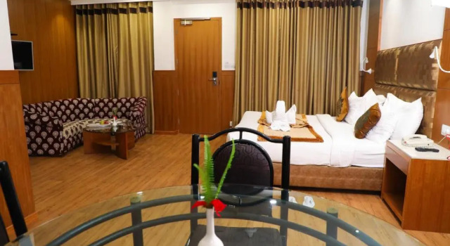 Полулюкс с красивым видом из окна Asia Spa Resort Centrally Air Conditioned with Heated Swimming Pool For Your Comfort Just a 10 minute drive from McLeod Ganj Market
