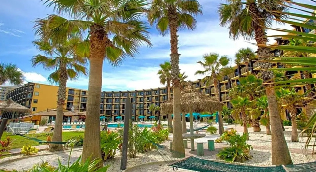Люкс с видом на бассейн Daytona Beach Hawaiian Inn