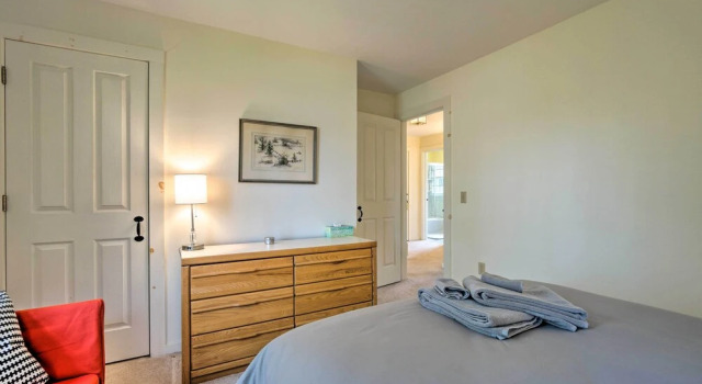 Коттедж Chic Dover Home w/ Hot Tub: 1 Mi to Golf!