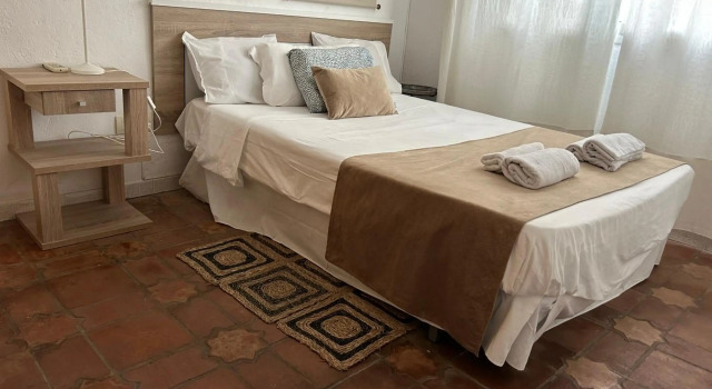 Charming House in Triana,best City View from Patio, Забронировать Отель Отели Севильи с парковкой, рядом с Музей Pabellon de la Navegacion, Парковка
