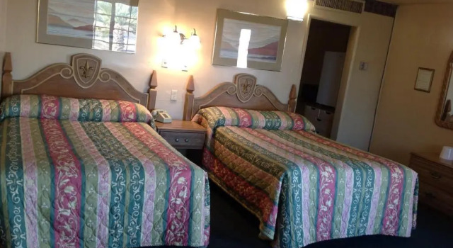 Четырёхместный номер Standard Apple Valley Motel