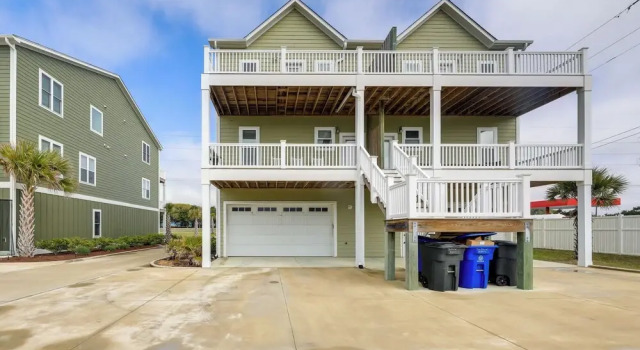 Emerald Isle Getaway w/ Decks & Beach Views!