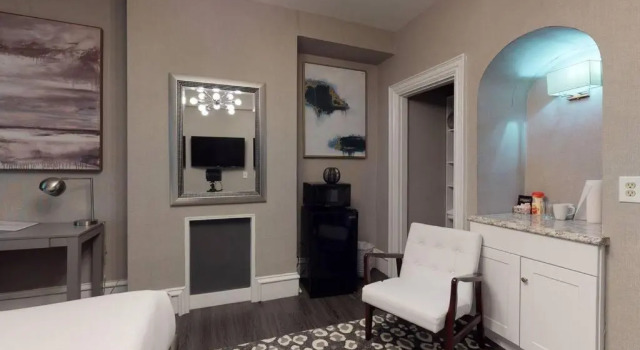 L 3-33 Stylish Private Studio in Boston!