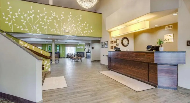 Sleep Inn & Suites Milan, Rezerwuj Hotel Hotele i noclegi w Milan, Hotel