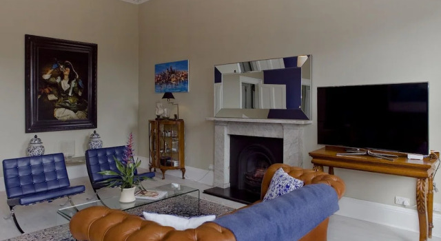 The Edinburgh Castle Suite, Забронировать Апартаменты/квартира Отели Эдинбурга с парковкой, рядом с Памятник Вальтеру Скотту, Парковка