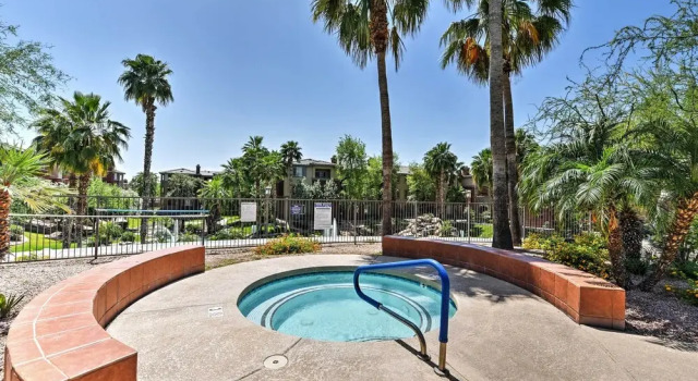 Апартаменты 'red Rox' Phoenix Condo w/ Patio ~ 3 Mi to Airport