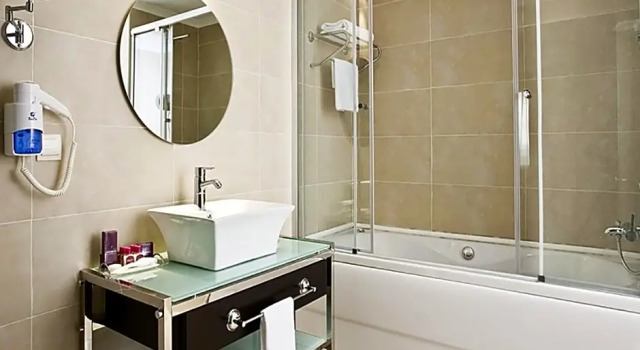Полулюкс Ramada Hotel & Suites by Wyndham Izmir Kemalpasa