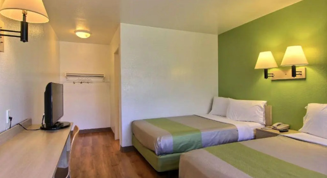 Четырёхместный номер Standard Motel 6-Austin, TX - North