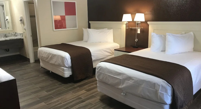 Четырёхместный номер Standard Abbys Anaheimer Inn - Across Disneyland Park