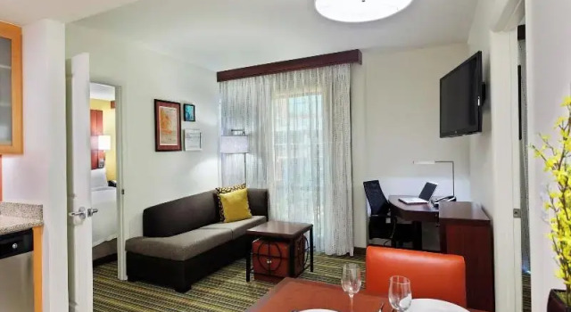 Четырёхместный люкс Residence Inn Little Rock Downtown