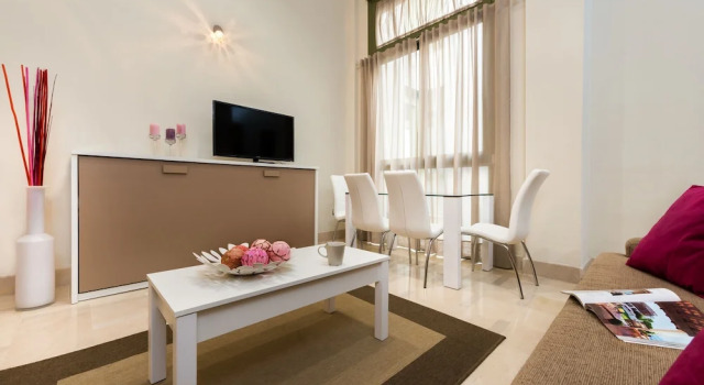 Quiet 1 BD Apartment With Unbeatable Location!!. Sierpes II, Забронировать Апартаменты/квартира Старый город Севилья, рядом с La Torre de Don Fadrique