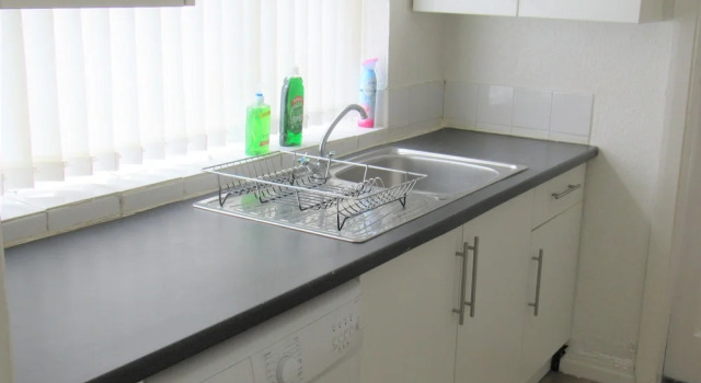 Апартаменты с 4 комнатами Spacious Flat Fenham
