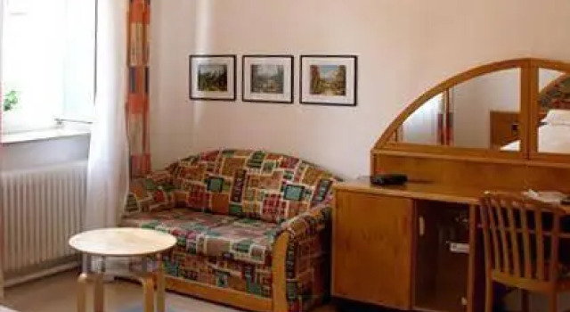 Hotel Bairischer Hof, Varaa Hotelli Hotellit Baijeri pysäköinnillä, Pysäköinti