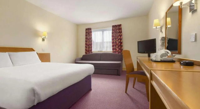 Четырёхместный номер Standard c 1 комнатой Days Inn by Wyndham Sevenoaks Clacket Lane