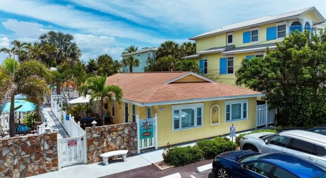 Sea Pirate 5 2 Bedroom Home by RedAwning