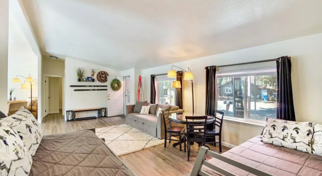 Riverfront Home w/ Deck, Near Mount Rainier!, Забронировать Дом для отпуска Паквуд Mount Rainier National Park