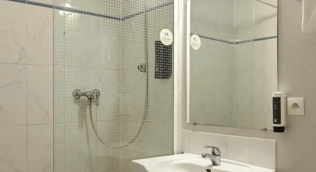 Трёхместный номер B&B HOTEL Saclay