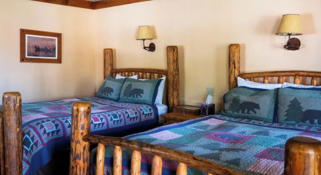 Четырёхместный номер Standard с балконом Daniels Summit Lodge