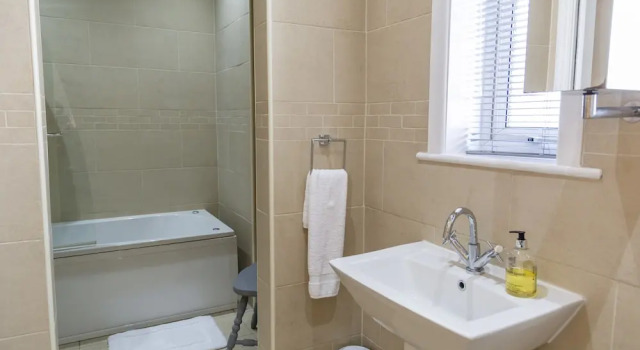 Апартаменты Whitefield Charm Cozy 2 Bedroom Apartment Sleeps 8
