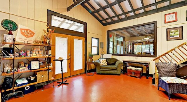 10202 Wommack Rd Cabin - 1 Br cabin by RedAwning, Book Feriehus Austin Greater Austin
