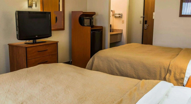 Четырёхместный номер Standard Quality Inn Durand I-69