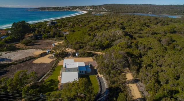 Коттедж Baileys Beach House
