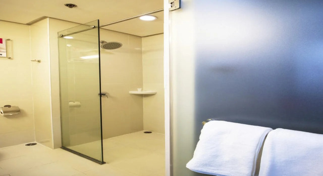 Red Planet Makati Avenue Manila, Prenota Hotel Hotel a Luzon con parcheggio, Parcheggio