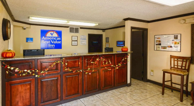 Americas Best Value Inn, Забронировать Отель Отели Луизиана с парковкой, Парковка