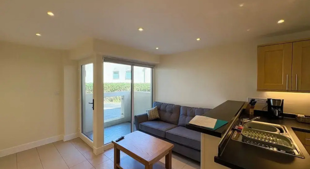 Апартаменты Westbeach Holiday Apartments