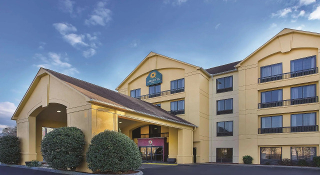 Кровать в общем номере La Quinta Inn by Wyndham Pigeon Forge-Dollywood