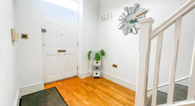 Коттедж Redbourne Terrace Large Home