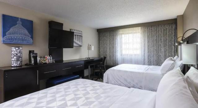 Четырёхместный номер Executive Holiday Inn Washington Capitol-National Mall by IHG