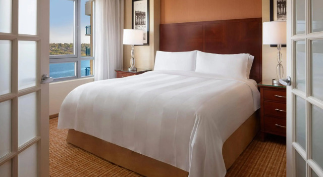 Newport Beach Marriott Bayview, Забронировать Отель Отели Beach Cities Orange County с завтраком, Завтраки
