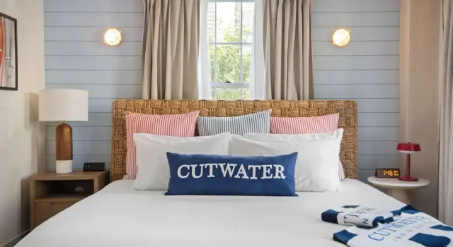 Люкс Deluxe Cutwater Inn & Suites