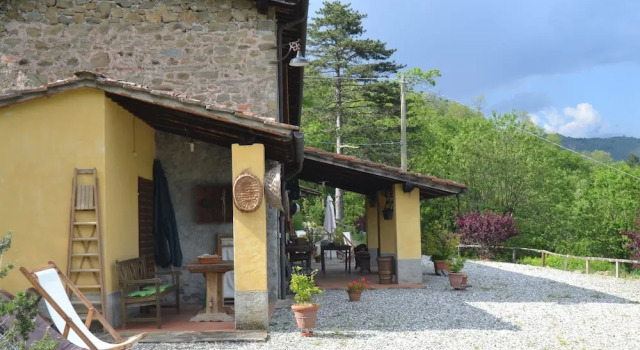 Коттедж Vintage Cottage in Pescia with Hot Tub
