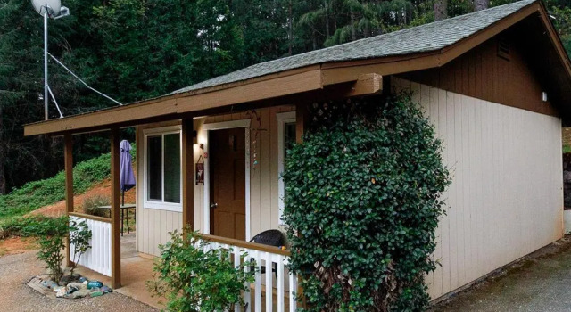 Rollins Lakeside Inn, Reserva ahora Posada u hostería Colfax California