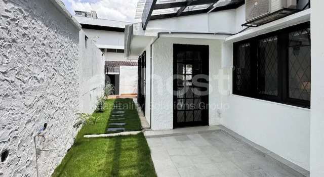 Damansara Heights Luxury Villa with Private Pool, Забронировать Вилла Куала-Лумпур Федеральная территория Куала-Лумпур, рядом с Семантан