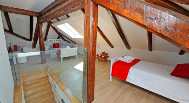 Четырёхместный номер Deluxe с балконом Nirvana Luxury Rooms