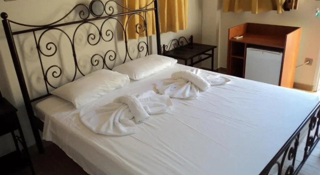 Трёхместный номер Standard Paris Hotel