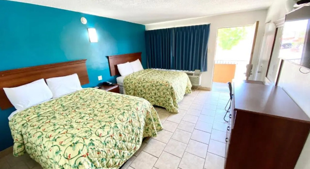 Четырёхместный номер Standard Budget Inn