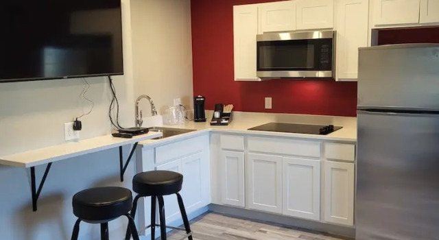 Suite Red Fox Inn and Suites