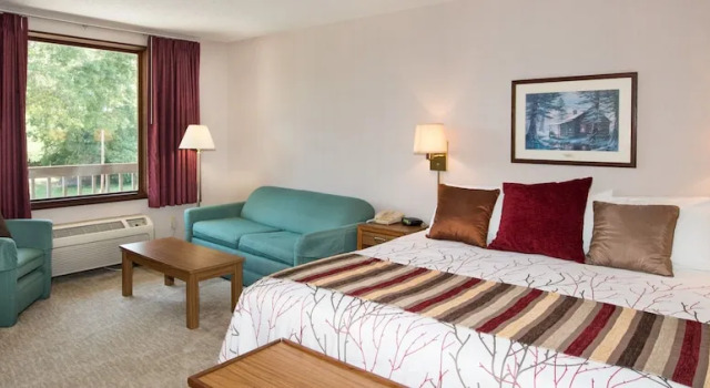 Люкс с балконом Highland Manor Inn
