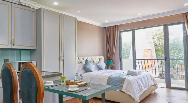 Студия с балконом The Alcove Apartments