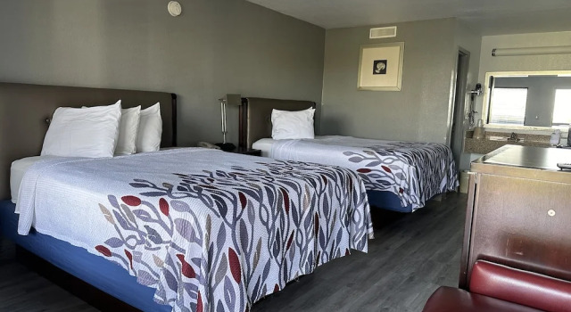 Четырёхместный номер Standard с видом на реку Riverview Inn