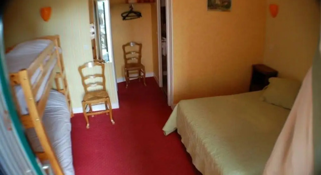 Hôtel Au jardin St Michel, Забронировать Отель Понторсон 