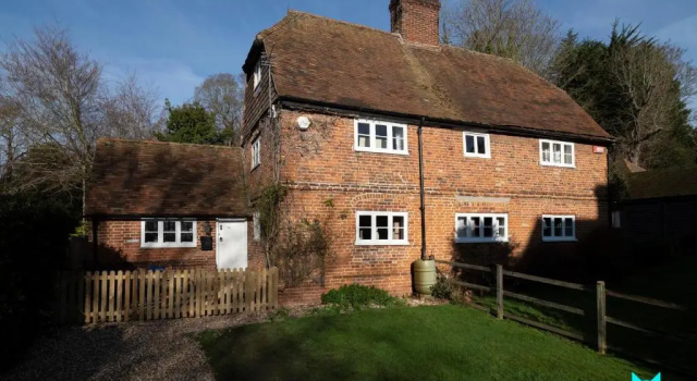 Коттедж Bere Cottrage -Beamed 400 year old cottage, giving you a taste of the Garden of England