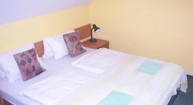 Pension Euro Mikulov, Prenota Hotel Hotel a Moravia meridionale con parcheggio, Parcheggio