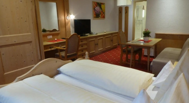 Pension Alpenhof, Rezerwuj Hotel Hotele w Tyrol z parkingiem, Parking