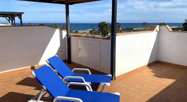 Ático en 1º línea con impresionantes vistas al mar, Забронировать Отель Отели и гостиницы Вера-Плайя, рядом с Playa El Playazo, Отель
