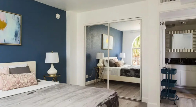 Апартаменты Luxury Luxurious 2BD & Den Hollywood Apartment